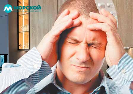 Степени похмелья Мужчина держится за голову