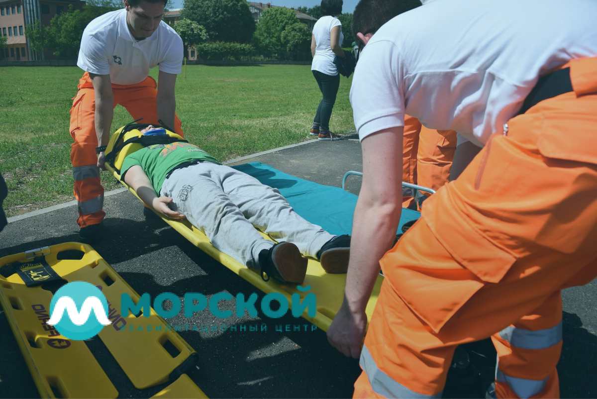 Транспортировка пациента Работники транспортируют пациента